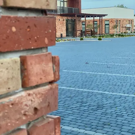 W Bialej Πανδοχείο Grodzisk Wielkopolski